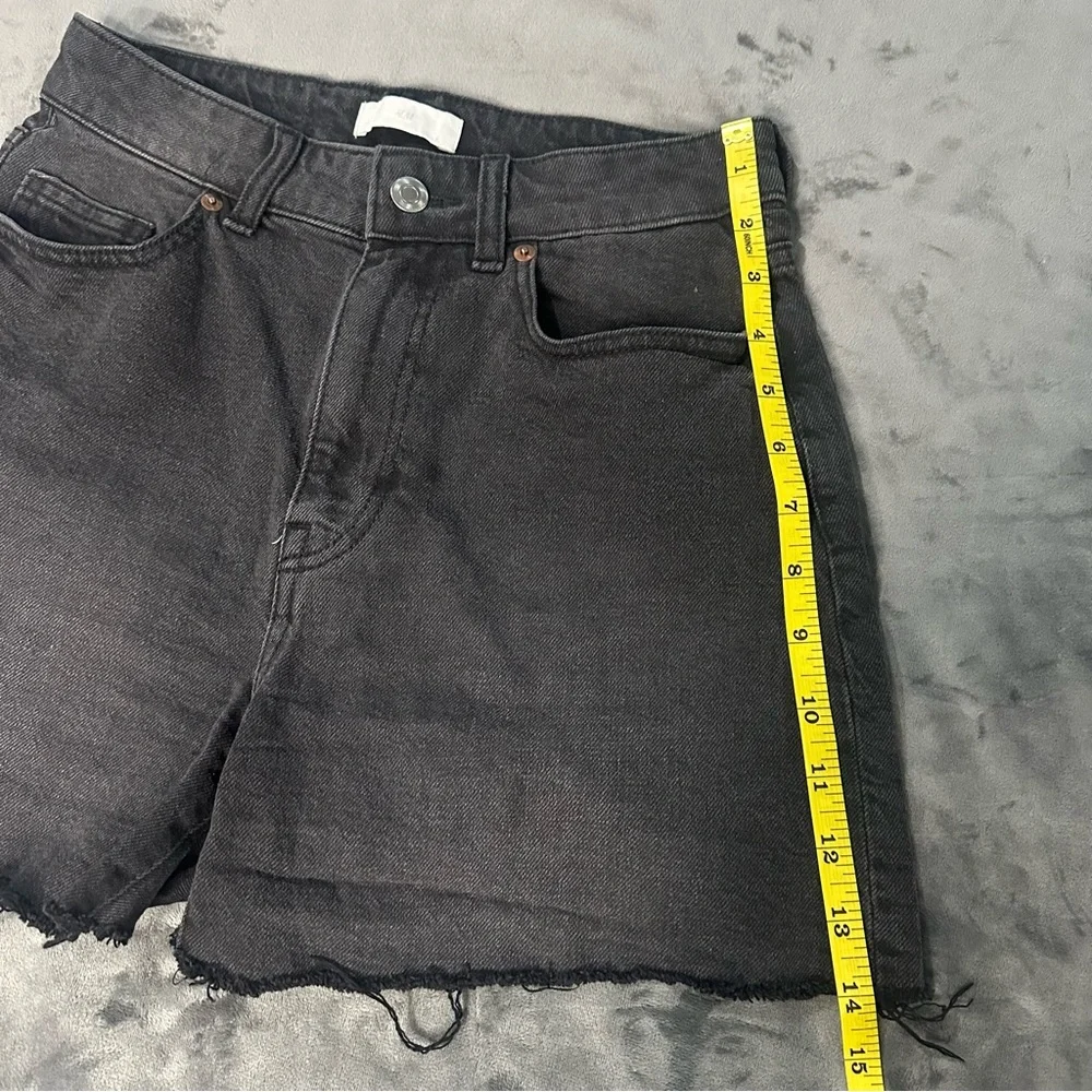 EUC H&M Women’s Black Denim Cut Off Shorts Size 6 / 26in Waist (No Size Tag) - Picture 15 of 16